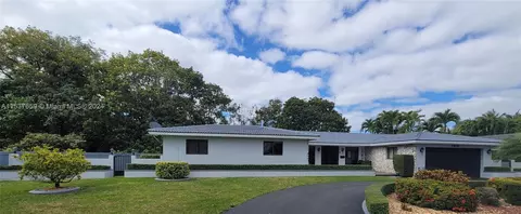 Exterior - 7400 Sabal Dr, Miami Lakes, FL 33014 photo 10 of 13