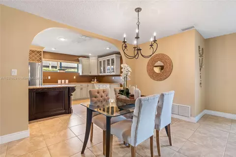 Dining - 7400 Sabal Dr, Miami Lakes, FL 33014 photo 2 of 6