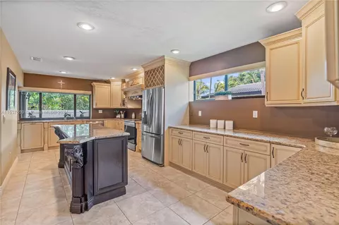Kitchen - 7400 Sabal Dr, Miami Lakes, FL 33014 photo 5 of 5