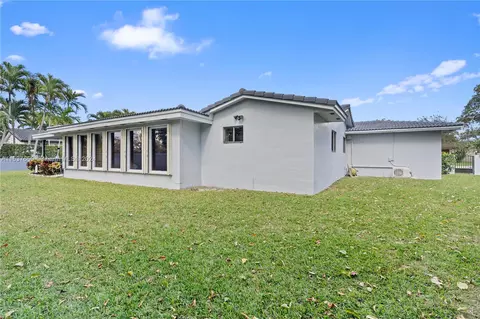 Exterior - 7400 Sabal Dr, Miami Lakes, FL 33014 photo 4 of 13
