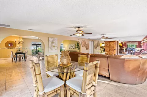 Dining - 7400 Sabal Dr, Miami Lakes, FL 33014 photo 4 of 6