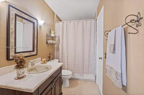 Bath - 7400 Sabal Dr, Miami Lakes, FL 33014 photo 4 of 5