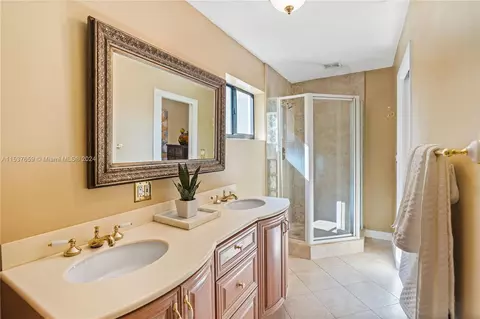 Bath - 7400 Sabal Dr, Miami Lakes, FL 33014 photo 2 of 5