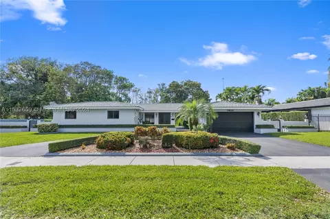 7400 Sabal Dr, Miami Lakes, FL 33014