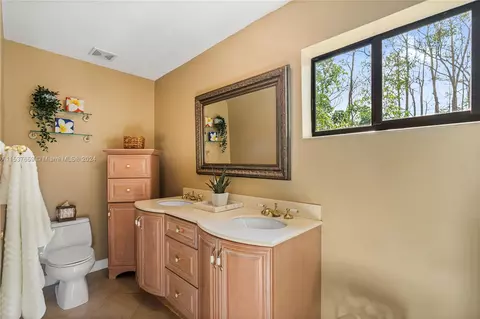 Bath - 7400 Sabal Dr, Miami Lakes, FL 33014 photo 3 of 5