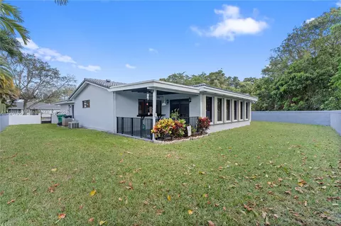 Exterior - 7400 Sabal Dr, Miami Lakes, FL 33014 photo 5 of 13