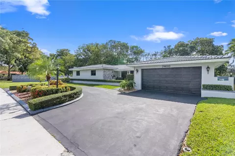 Exterior - 7400 Sabal Dr, Miami Lakes, FL 33014 photo 7 of 13