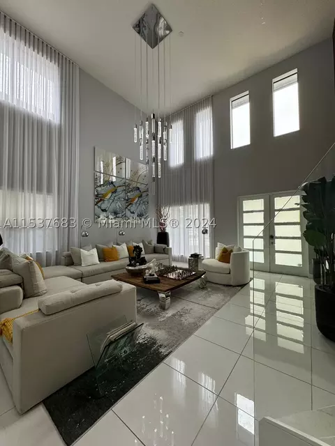 8865 NW 160th Ter, Miami Lakes, FL 33018