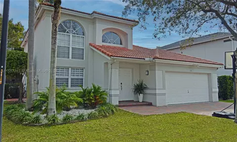 135 Gables Blvd, Weston, FL 33326