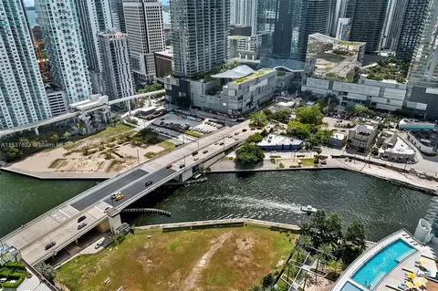 90 SW 3rd St #3903, Miami, FL 33130