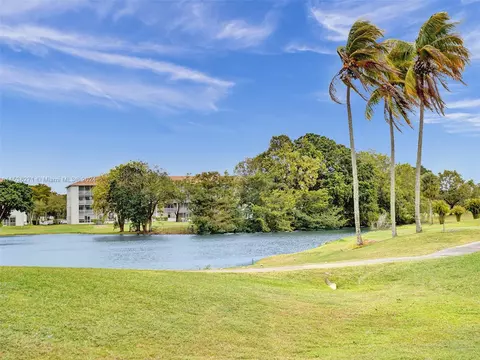 301 SW 135th Ave #118C, Pembroke Pines, FL 33027
