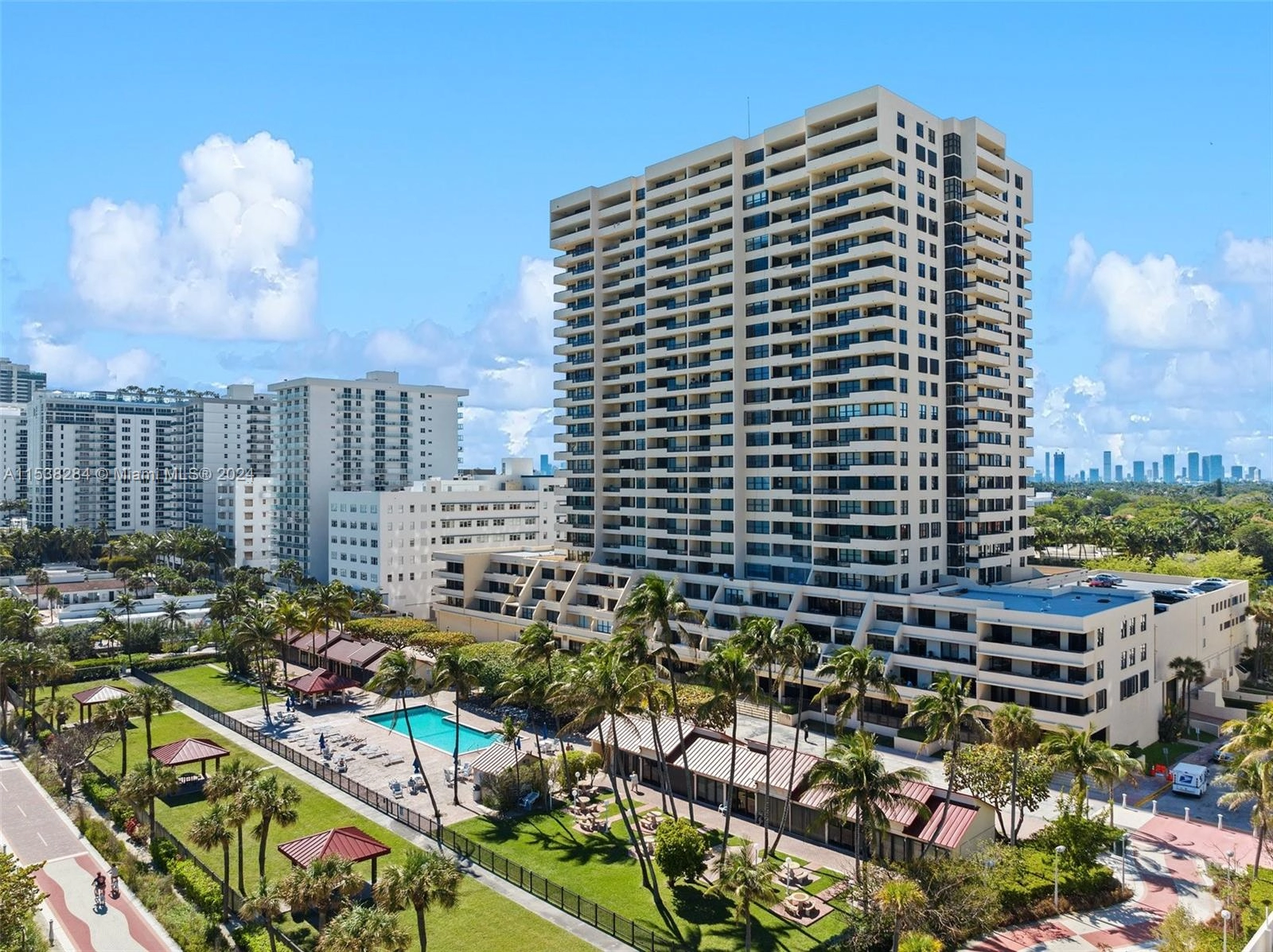 2555 Collins Ave Unit 1200