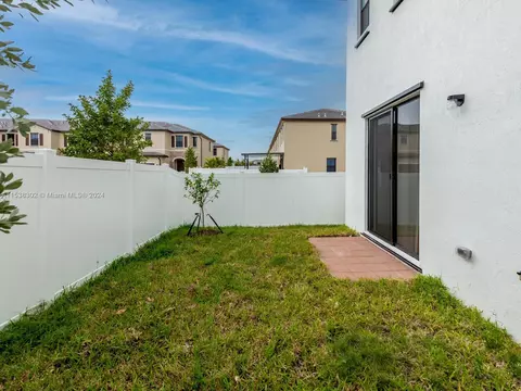 Exterior - 3358 W 112th St #3358, Hialeah, FL 33018 photo 10 of 27