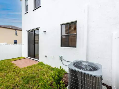 Exterior - 3358 W 112th St #3358, Hialeah, FL 33018 photo 9 of 27