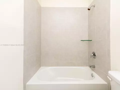 Bath - 3358 W 112th St #3358, Hialeah, FL 33018 photo 6 of 6