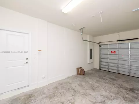 Exterior - 3358 W 112th St #3358, Hialeah, FL 33018 photo 7 of 27