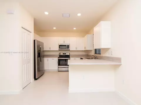 Kitchen - 3358 W 112th St #3358, Hialeah, FL 33018 photo 1 of 5