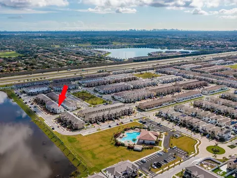 View/Area - 3358 W 112th St #3358, Hialeah, FL 33018 photo 7 of 11