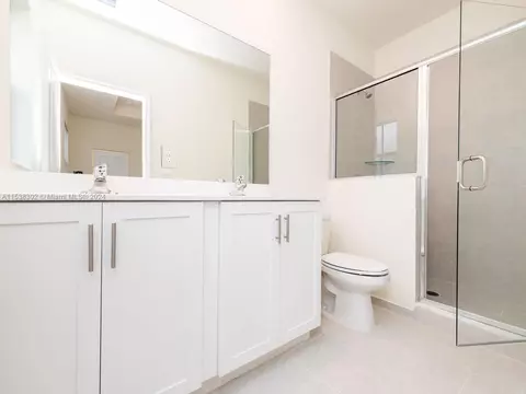 Bath - 3358 W 112th St #3358, Hialeah, FL 33018 photo 2 of 6
