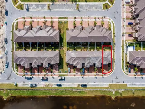 View/Area - 3358 W 112th St #3358, Hialeah, FL 33018 photo 5 of 11