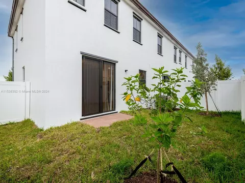 Exterior - 3358 W 112th St #3358, Hialeah, FL 33018 photo 8 of 27