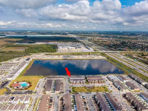 View/Area - 3358 W 112th St #3358, Hialeah, FL 33018 photo 8 of 11