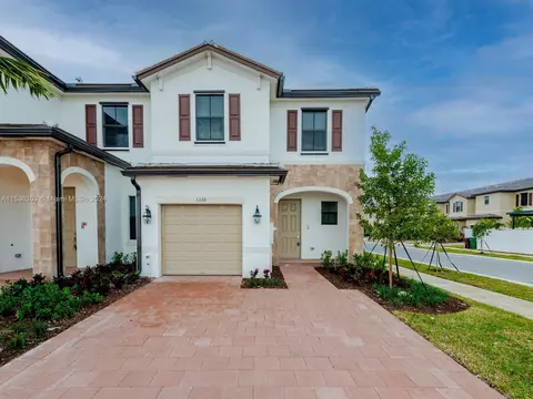 Exterior - 3358 W 112th St #3358, Hialeah, FL 33018 photo 3 of 27