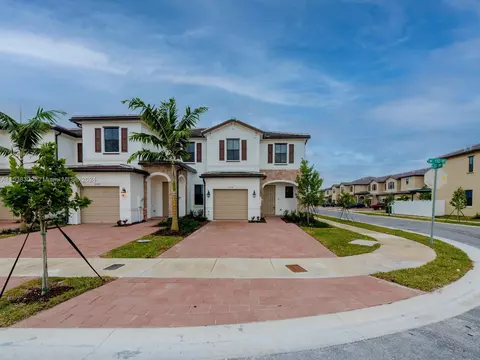 Exterior - 3358 W 112th St #3358, Hialeah, FL 33018 photo 2 of 27