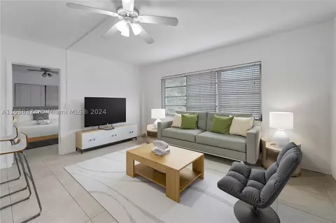 40 Salamanca Ave #7, Coral Gables, FL 33134