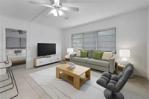 40 Salamanca Ave #7, Coral Gables, FL 33134
