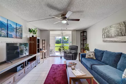 206 SE 10th St #105, Dania Beach, FL 33004