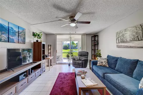 206 SE 10th St #105, Dania Beach, FL 33004