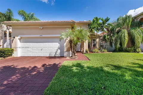 3741 NE 15th St, Homestead, FL 33033