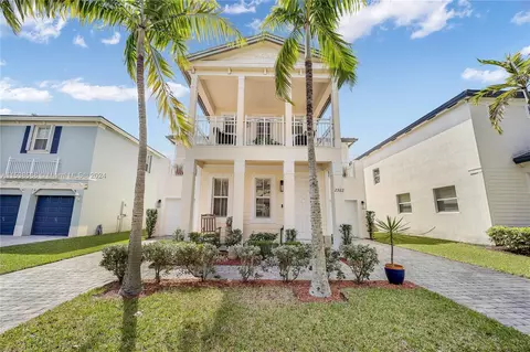 2922 NE 1st Dr, Homestead, FL 33033