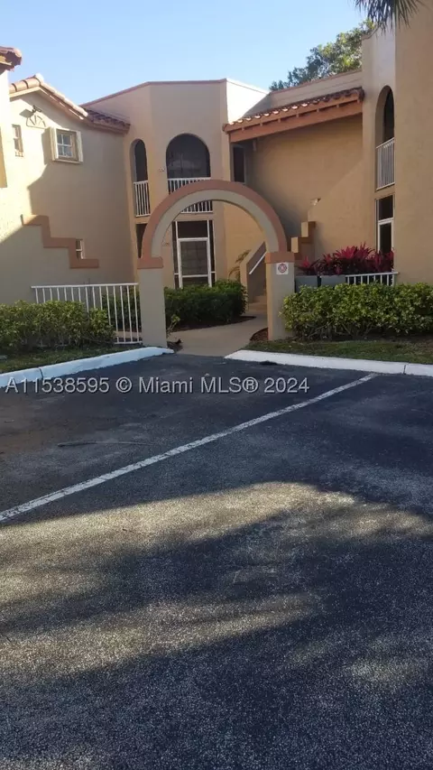 401 SW 86th Ave #106, Pembroke Pines, FL 33025