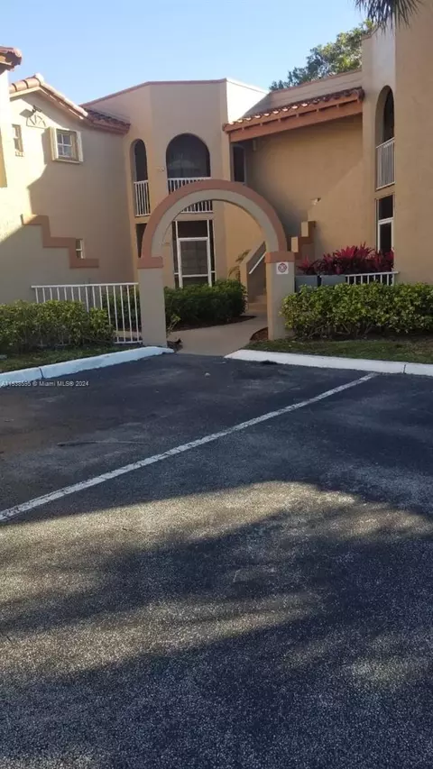 401 SW 86th Ave #106, Pembroke Pines, FL 33025