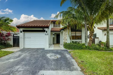 18177 NW 62nd Ct, Hialeah, FL 33015