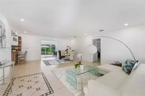 13531 NE 1st Ave, Miami, FL 33161