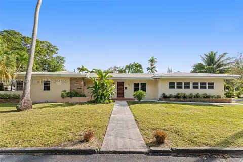 790 NE 119th St, Biscayne Park, FL 33161