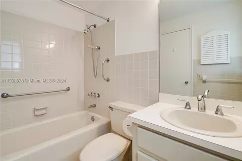 2845 Granada Blvd #2A, Coral Gables, FL 33134 photo 16