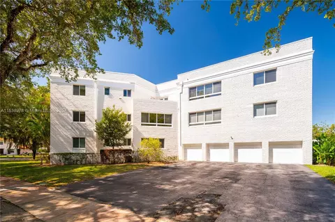 Exterior - 2845 Granada Blvd #2A, Coral Gables, FL 33134 photo 3 of 4