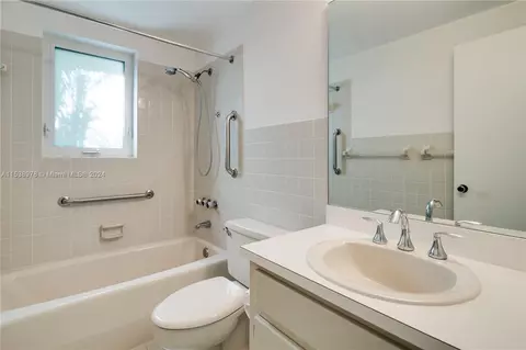 Bath - 2845 Granada Blvd #2A, Coral Gables, FL 33134 photo 2 of 2