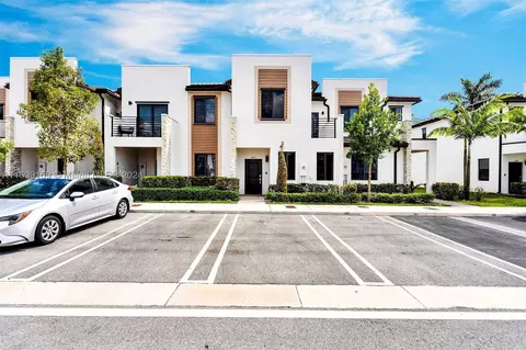 402 NE 208th Ter #402, Miami, FL 33179