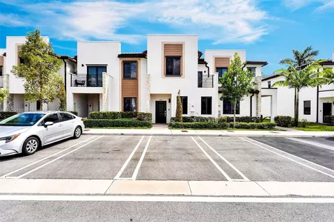 402 NE 208th Ter #402, Miami, FL 33179