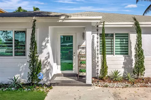 14519 SW 139th Ave Cir E, Miami, FL 33186