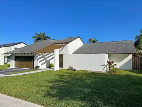 12261 SW 96th St, Miami, FL 33186