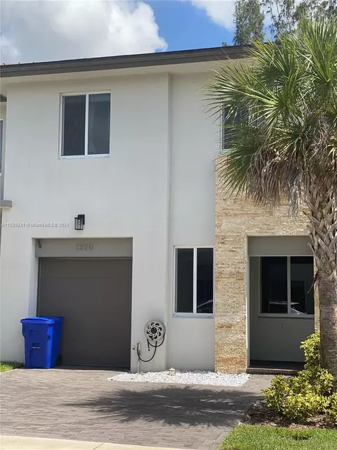 1320 Pioneer Way #1320, Royal Palm Beach, FL 33411