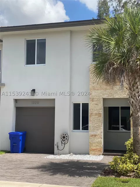 1320 Pioneer Way #1320, Royal Palm Beach, FL 33411