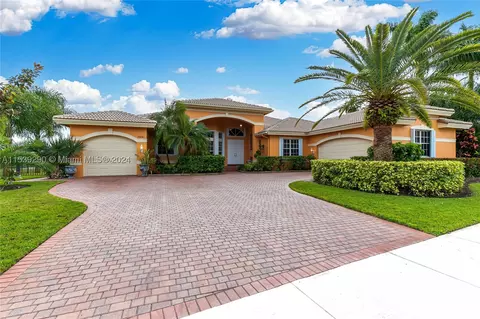 15036 SW 39th St, Davie, FL 33331