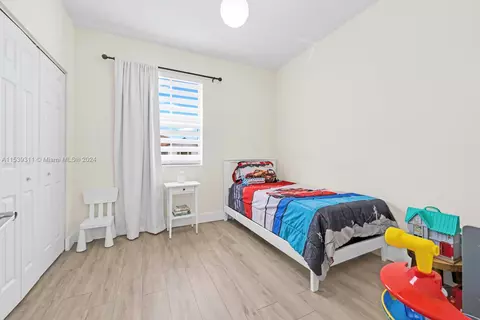 Bedroom - 10585 W 33 Ln, Hialeah, FL 33018 photo 4 of 4